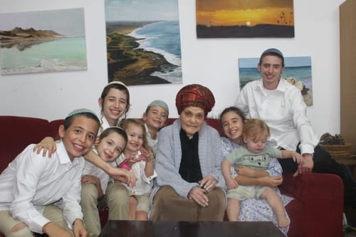 "סבתא הייתה מפעל חסד ענק של אישה אחת"