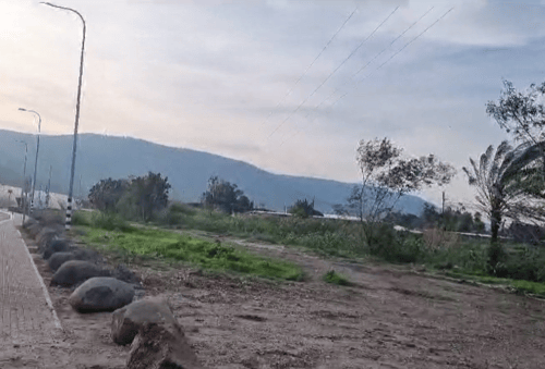 לקראת הסערה: רוחות עזות הביאו לסגירת חופי הכנרת. צפו