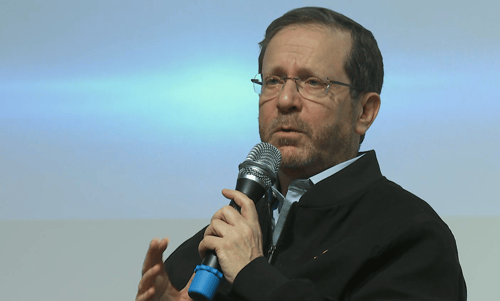 הרצוג על הצווים: "שולל מישראל את זכויותיה"