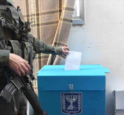בחירות בצל המלחמה: חיילי צה"ל מצביעים בעזה | צפו