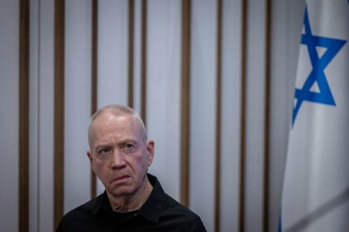 מקרון הציע פתרון; גלנט תקף: לא נשב עם הצרפתים