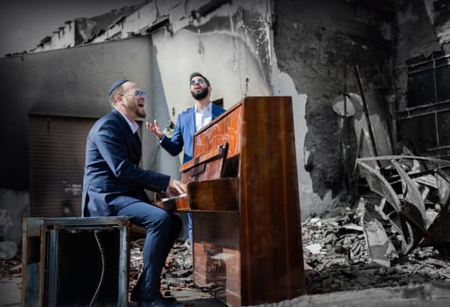 על חורבות יישובי העוטף: שוקי סלומון בקליפ מרגש | צפו