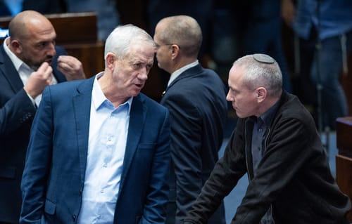 סוכות משיב לטרופר: "גנץ הוביל את הקונספציה"