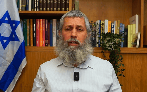 ראש ישיבת ההסדר לרב הראשי: "אישתי בכתה 24 שעות בגללך"
