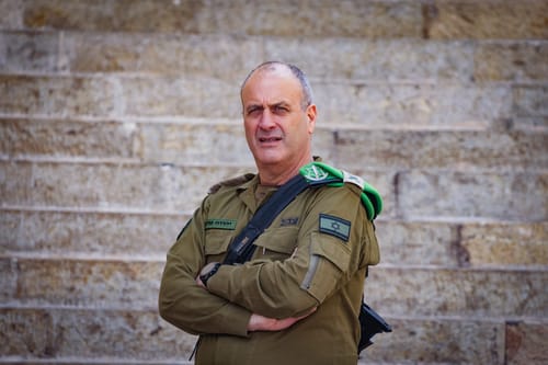 דיווח: זה המועמד להחליף את האלוף פוקס