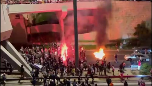 אחרי ההפגנה: מפגינים חסמו כבישים והתעמתו עם שוטרים