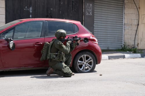 בנשקים שלופים: צה"ל ממשיך בחיפוש אחר המחבל