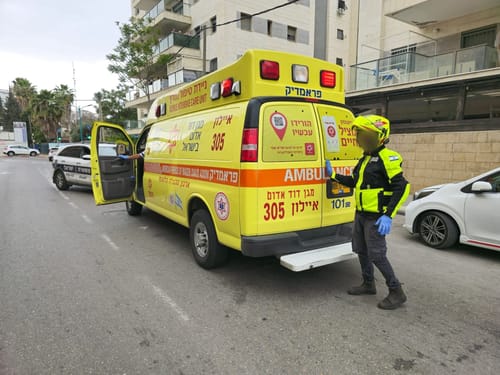 דוקר תוך כדי ריצה ובורח: צפו בתיעוד הפיגוע ברמלה