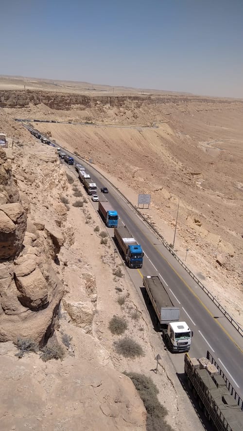 4 עצורים בחסימת המשאיות לעזה, עשרות מעוכבים