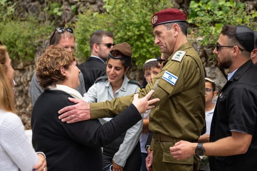 צפו: מפקדי צה"ל פוקדים את הקברים הצבאיים