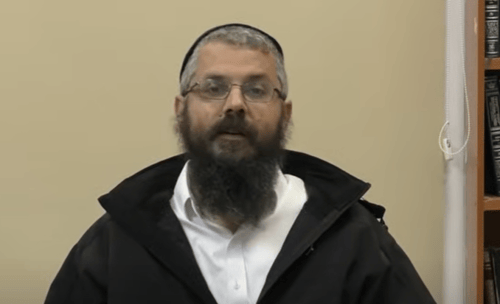 רב היישוב: "מי שמרביץ לחיילים אין מקומו איתנו"