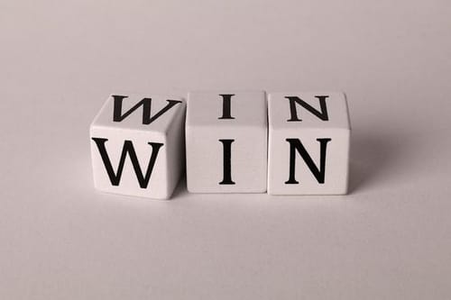 במסגרת הגירושין, האישה דרשה מחצית מכספי הפרס של הבעל