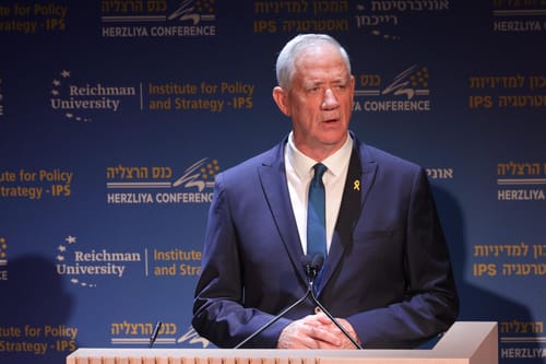 גנץ ללוין: "תממש את פסיקת בג"ץ או שתתפטר"