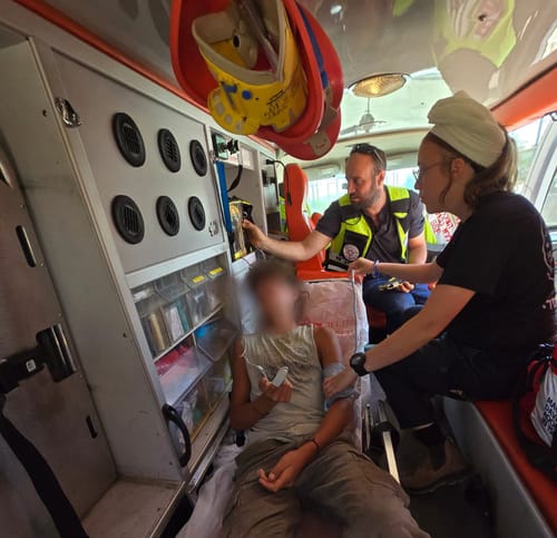 נער יהודי נפגע בפניו לאחר שערבים יידו אבנים לעברו