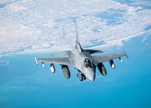 המלחמה מתחממת: F-16 ראשונים נחתו באוקראינה