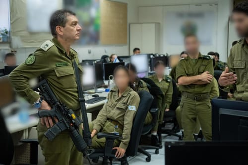 בצל האיומים: ראש אמ"ן ביקר בבסיסי הצפון