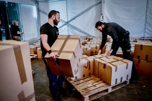 חלוקת מזון לנצורים וסניפי ברזל: ההיערכות למלחמה בצפון