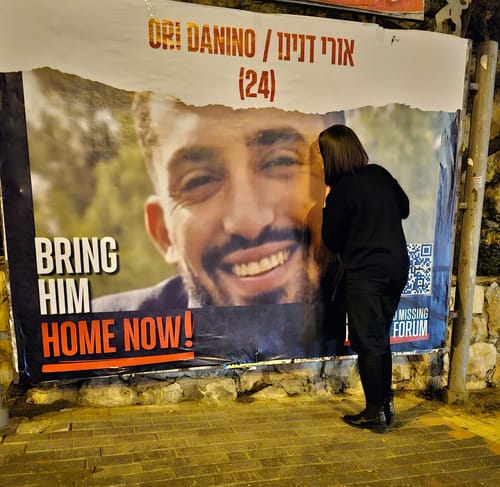 אם החטוף בהסברה ברחבי העולם: "אין רע יורד מלמעלה"