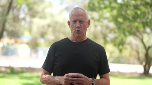 גנץ בפנייה לנתניהו: "פעם אחת תהיה אמיץ"