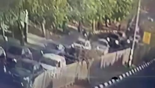 נוסע נגד כיוון התנועה בכיכר: תיעוד הפיגוע באריאל