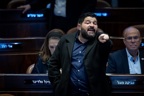 אלמוג כהן נגד אחים לנשק: "סרבנים בזויים, אשב לכם על הגרון"