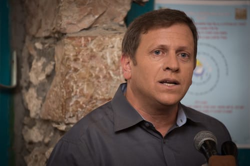 "עזרו לי להמיר בכי בצחוק": חגי לובר בבקשה מעומק ליבו