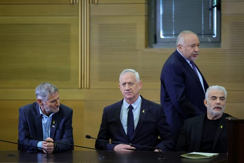 פיטורי גלנט: ראשי האופוזיציה משתלחים בנתניהו