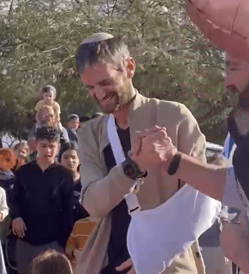 מרגש: הלוחם שנלחם על חייו חזר הביתה | צפו