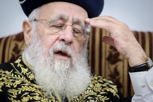להוציא את הספרים של הרב יצחק יוסף מבסיסי צה"ל