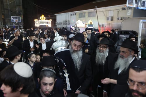 זוכה ההגרלה של יד לאחים בספר תורה הכניס אותו לעילוי נשמת בנו