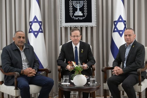 הרצוג עם יוזמי הפשרה: "לא כל הושטת יד היא חורבן הדמוקרטיה"