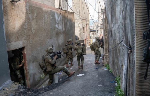 זורק מטען על כוחות צה"ל – ומחוסל מהאוויר: צפו בתיעוד מג'נין
