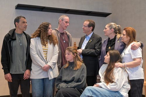 החטוף ששוחרר סיפר על תנאי השבי: אי אפשר לנוח אפילו לדקה אחת