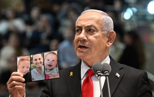 נתניהו הציג תמונה של משפחת ביבס: אנחנו נביס את המפלצות בעזה