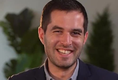 יותר ימני או יותר חרדי? יקי אדמקר הגיע לבוחן פתע. צפו