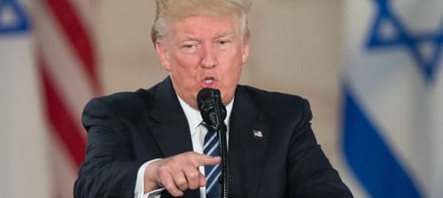 טראמפ שוקל תקיפה ומבטיח: "באים לעזור לאזרחי איראן"