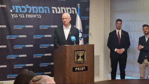 גנץ בעקיצה ליאיר גולן: ״מעולם לא נקטתי בסרבנות״