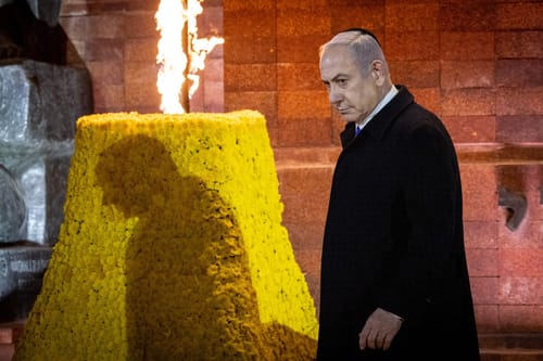 נתניהו חושש להגיע לבית המשפט בירושלים אבל ינאם ביד ושם