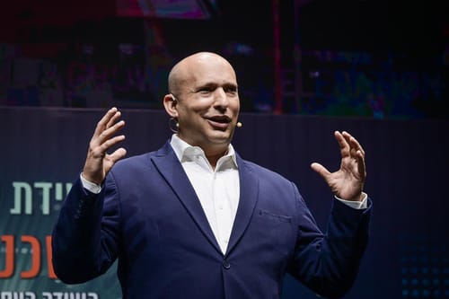 במשוואה בין המדינה לעצמו: בנט מעדיף לדאוג לבנט