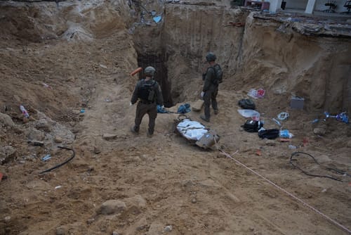 תיעוד מיוחד: כך חולצו גופותיהם של בכירי חמאס מביה״ח האירופאי