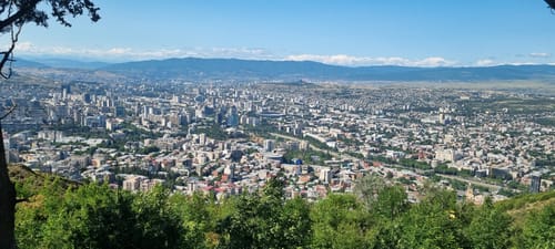בתי כנסת, מפלים ונהרות: סיפור יהדות גאורגיה והקסם של טביליסי