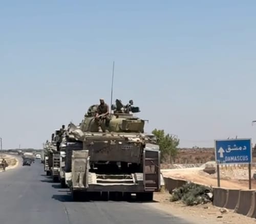 עם הזנב בין הרגליים: כוחות המשטר הסורי נמלטים לדמשק