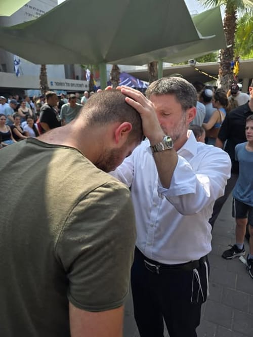 בליווי הוריהם: הבנים של השרים הסרוגים התגייסו לגבעתי