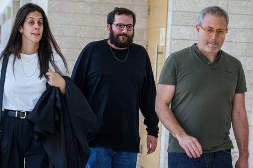השופט מזרחי נוזף במשטרה ומבטל לאוריך את הגבלות