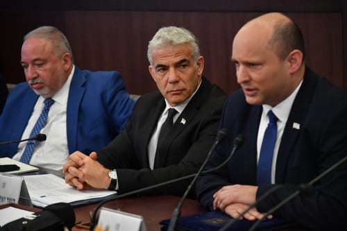 לפיד חולם על הנהגה – אבל האם יוכל לוותר על האגו?
