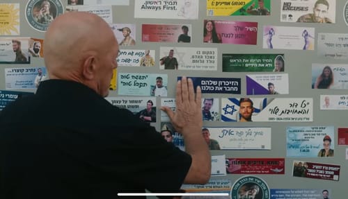 דרישת שלום: שלומי שבת בשיר שמורכב ממשפטי הסטיקרים של הנופלים