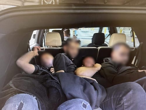 תיעוד הזוי: השב"ח נתפס בתא הגלגל הרזרבי ברכב