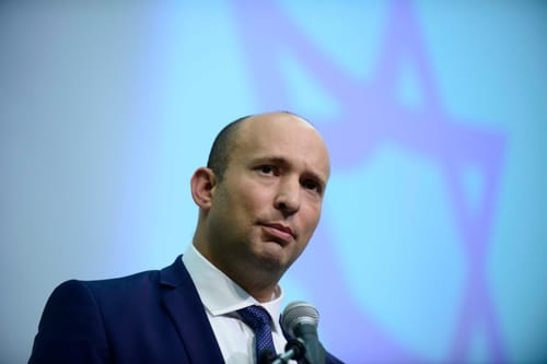 דוח המבקר קבע: מפלגתו של בנט חייבת 15 מיליון ש"ח למדינה