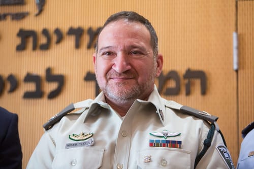 שנתיים לאחר שנחשד בדקירת הניצב: נסגר התיק נגד המפכ"ל לשעבר