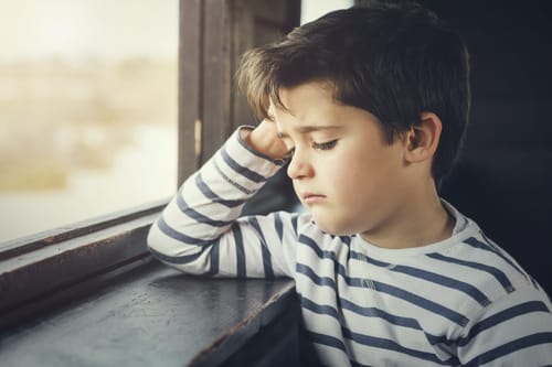 הטעות הגדולה ביותר שהורים עושים כשהילדים במצוקה 
